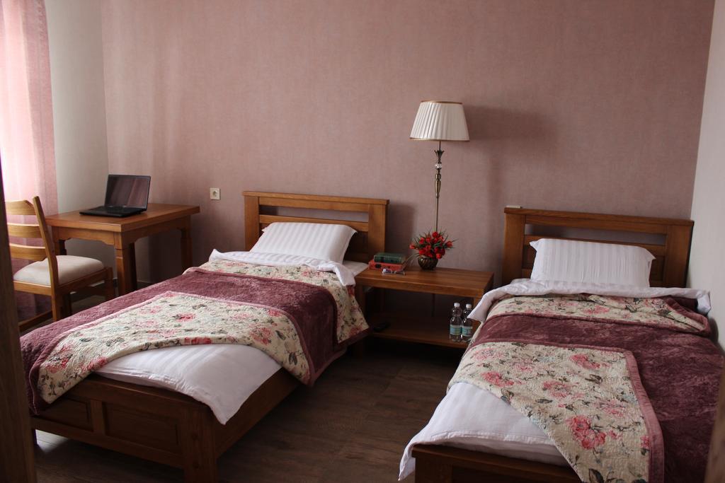 Barin House Hotel Sumy Ngoại thất bức ảnh