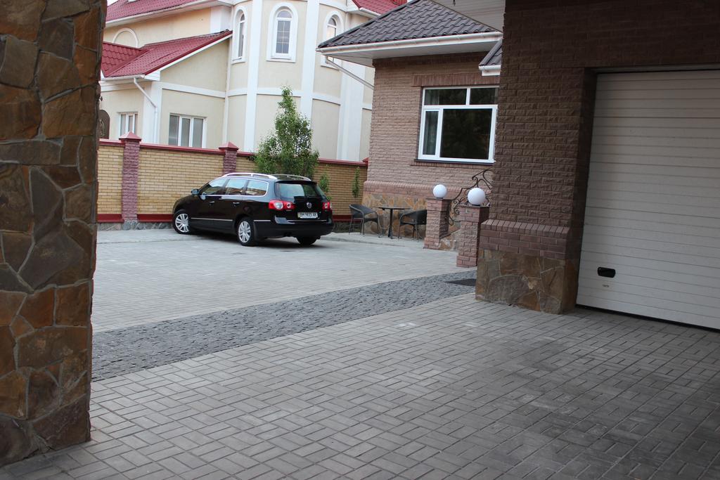 Barin House Hotel Sumy Ngoại thất bức ảnh